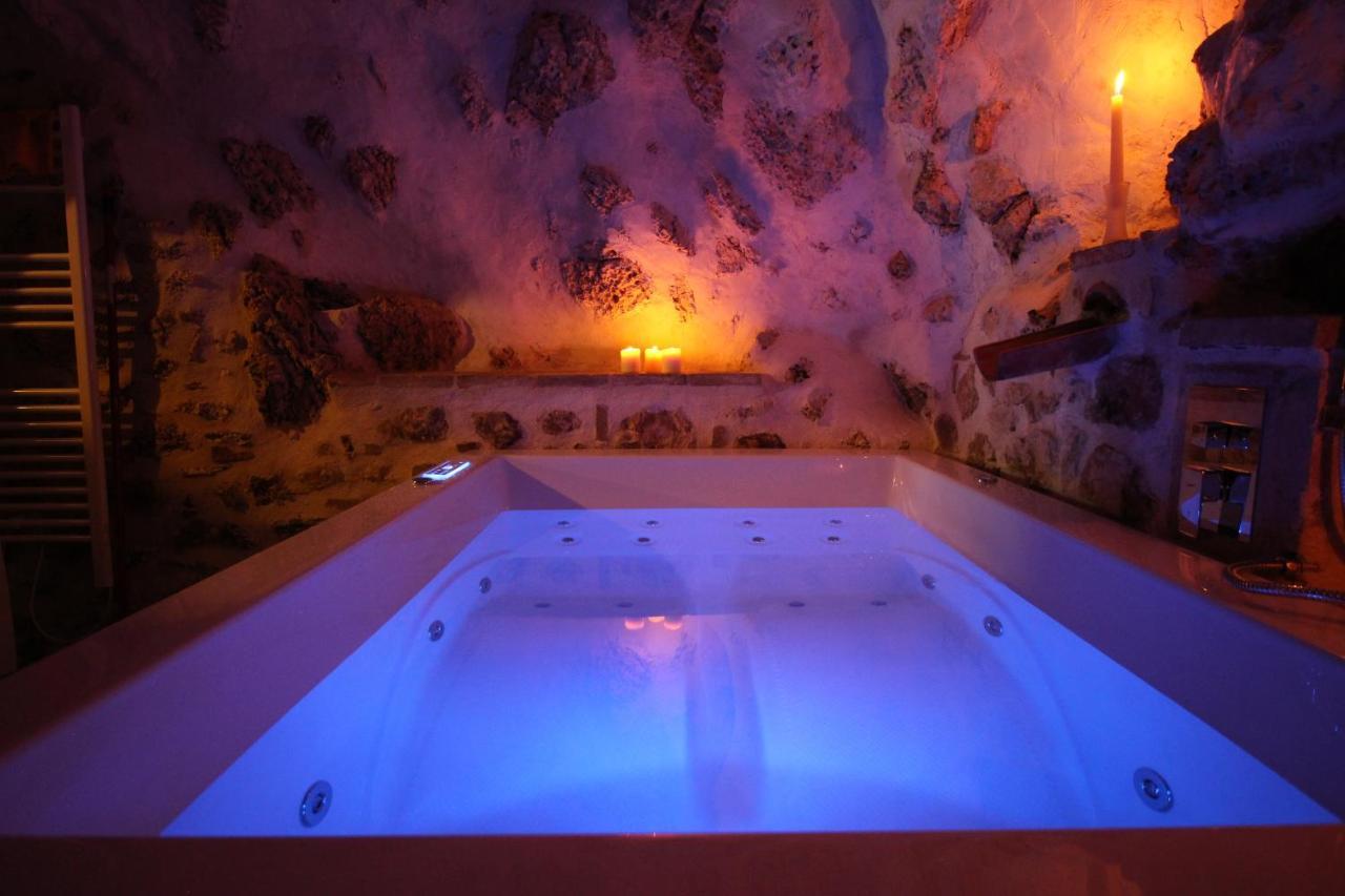 Santo'S House Luxury - Idromassaggio E Doccia Emozionale Villa Santo Stefano Di Sessanio Buitenkant foto