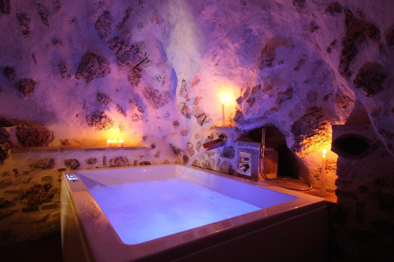 Santo'S House Luxury - Idromassaggio E Doccia Emozionale Villa Santo Stefano Di Sessanio Buitenkant foto